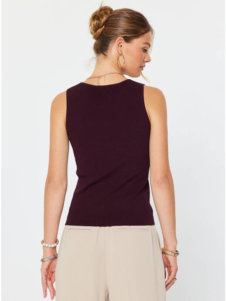 Lucy Sleeveless V-Neck Sweater Top