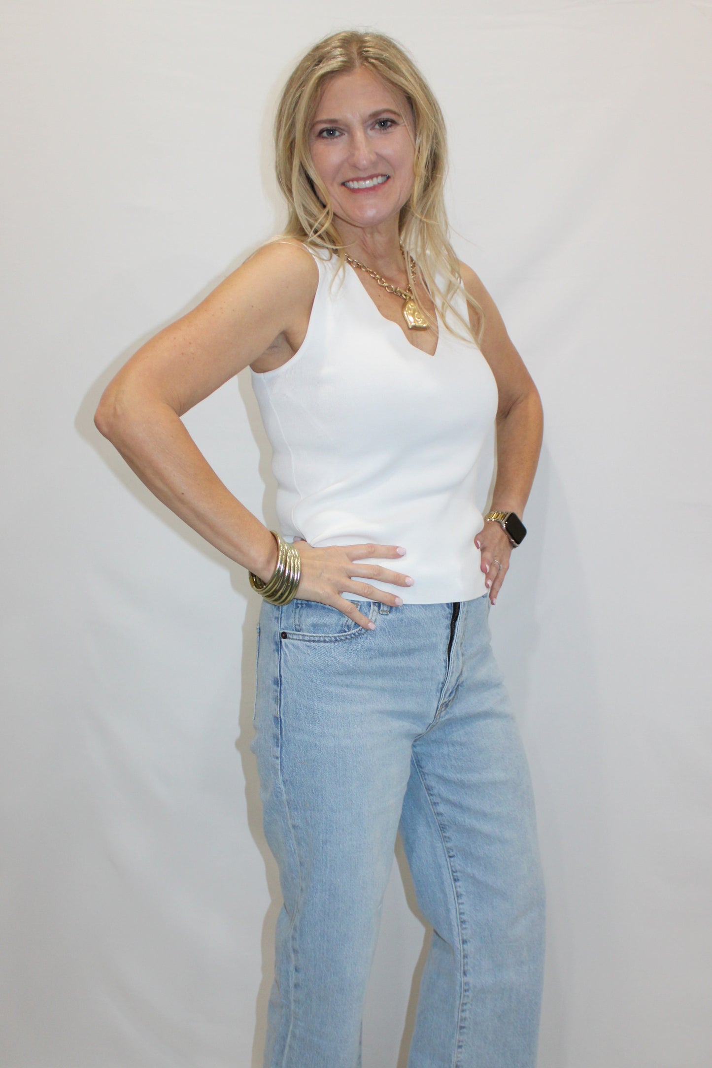 Sleeveless V-neck Sweater Top: White
